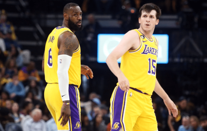 詹皇提前放弃一脸沮丧：17投仅15分湖人输掉G5 浓眉空砍31+19