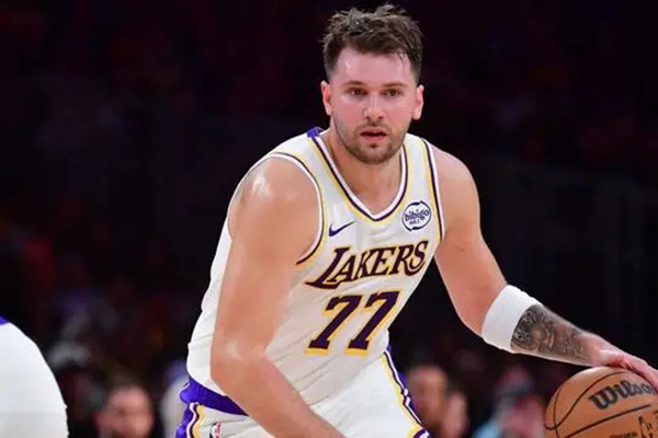 湖人主帅雷迪克透露东契奇回归时间表 周日战<a href=/lanqiuzhibo/76ers/ target=_blank class=infotextkey>76人</a>成潜在复出战