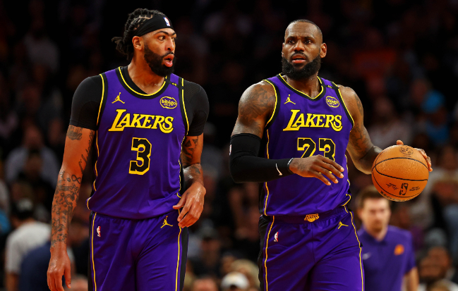 湖人迎喜讯：詹姆斯伤病康复，浓眉或带伤强撑战开拓者