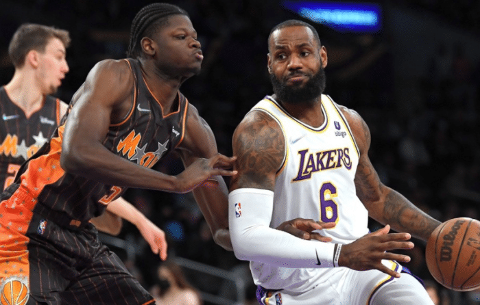 一战狂刷三大纪录！詹皇透露轰30+三双爆发真因：一天狂睡12小时