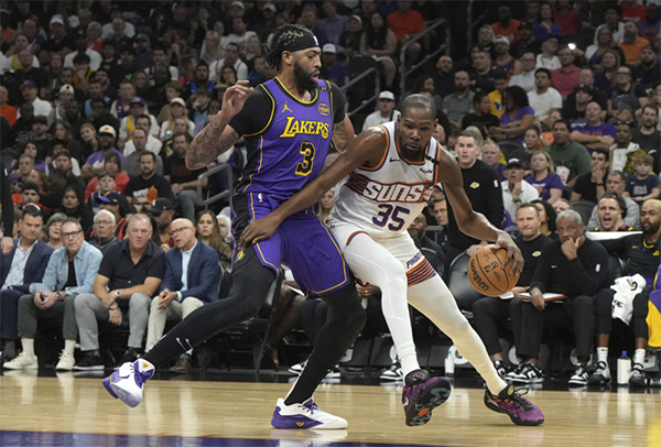 浓眉大战杜兰特数据华丽却留遗憾，湖人赛季首败因末节哑火问题