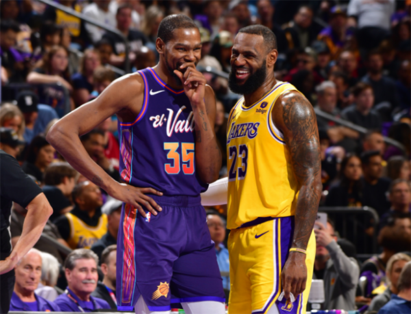 詹姆斯连续2125天不输杜兰特！两人交手数据：KD场均30+老詹战绩占优