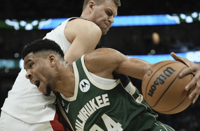 字母哥55+10狂刷纪录：末节19分统治比赛 创生涯新高全场高呼MVP