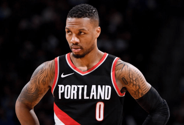 大跌眼镜，常规赛超神的利拉德，生涯季后赛表现如何呢？