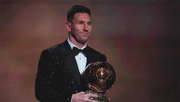 预定第8座金球奖！梅西挚友意外透露，球王被正式告知：获奖啦