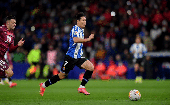 武磊效应！当红国脚将开启留洋潮，泰山队2大新星或夺2冠军+旅欧