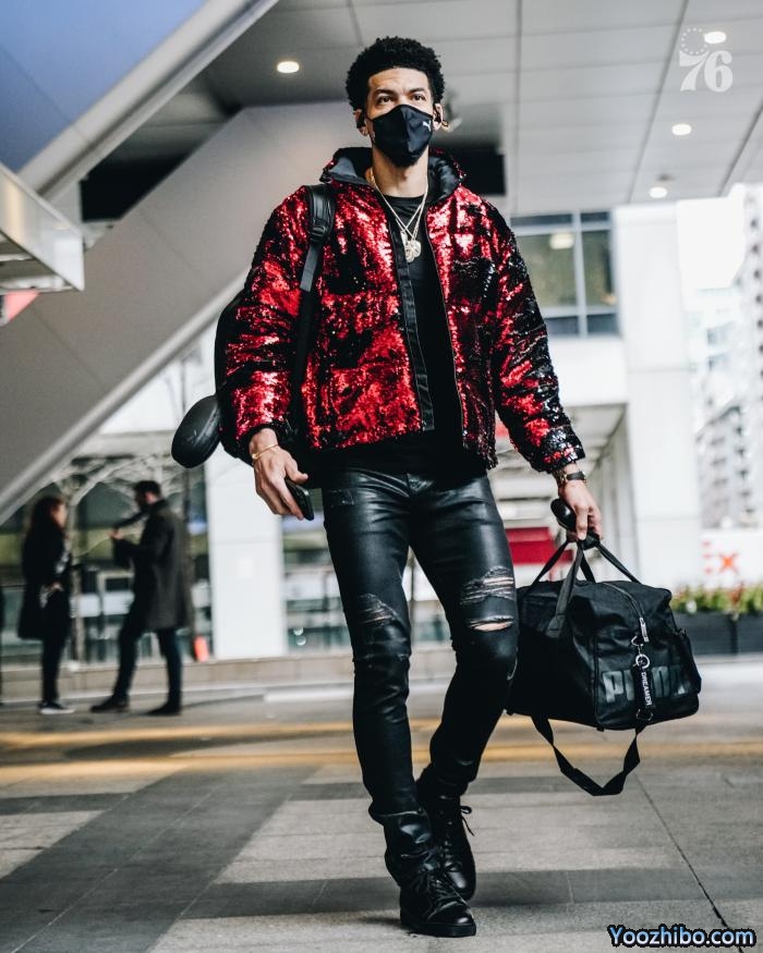 时隔1030天！格林正式领取总冠军戒指，挥手致谢球迷为他鼓掌欢呼