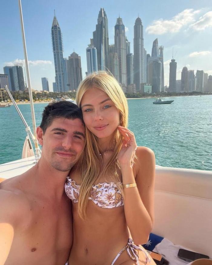 人生赢家，库尔图瓦游艇上求婚成功