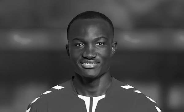 加纳国脚德瓦梅纳比赛中突发心脏病离世 年仅28岁