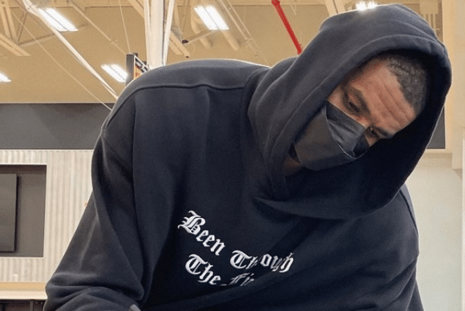 2笔官宣！NBA提前大结局，老詹第5冠仅剩一强敌，28队要哭了