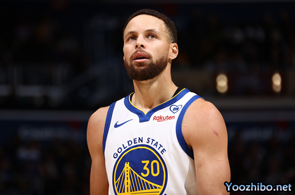 库里21中6连创扎心纪录：18+6+5助勇士反超湖人 赛后笑着离场