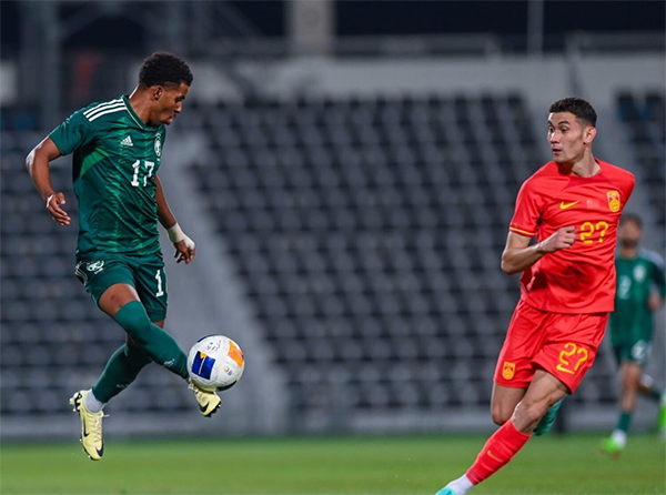0-1！国奥客场惜败沙特，无缘热身赛开门红，18天踢6场备战亚洲杯