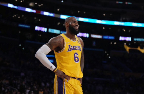 曝詹姆斯将和湖人续约！双方希望继续合作 或签2年9710万创纪录