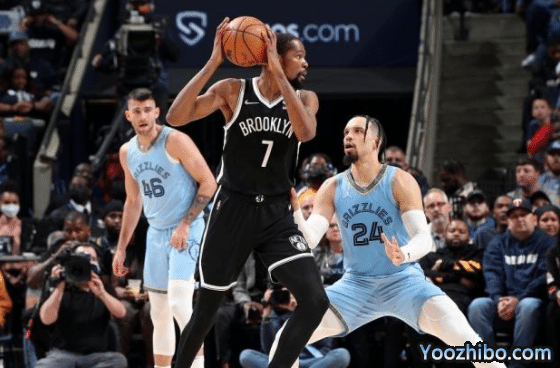 双超巨78分无用！末节5-20崩盘溃败，对手疯狂庆祝，现场沸腾