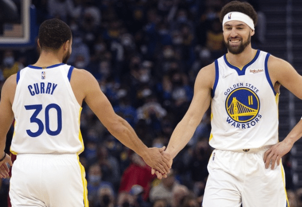 库里是得分后卫还是控球后卫？球迷给出答案，库里自己认可了