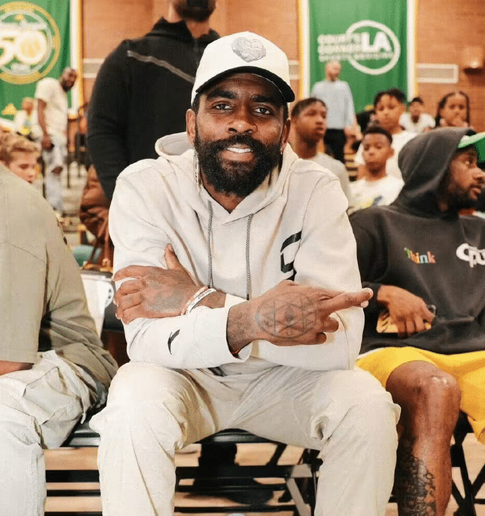 欧文正式签约安踏！市场新动态来了：湖人想签保罗+勇士老鹰超市开张