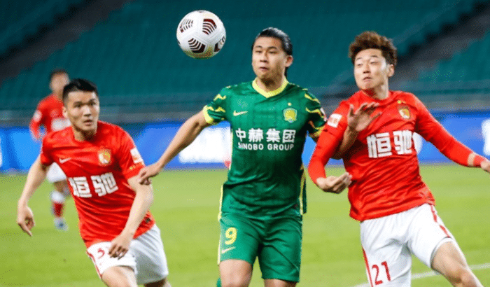 收视率低迷！京粤大战国安1-0险胜广州队，张玉宁送郑智开门黑