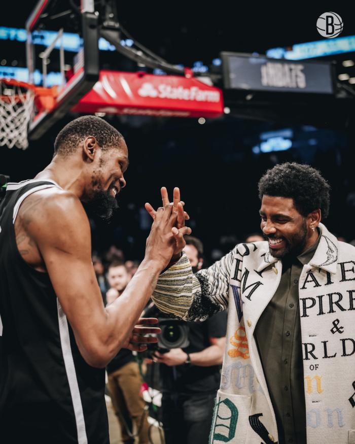 杜兰特53分刷爆纪录！与欧文疯狂庆祝，霸气喊话：让我死在球场上吧