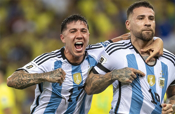 1-0到1-0登顶！世界冠军“内忧外患”，梅西2搭档崩了，主帅告别