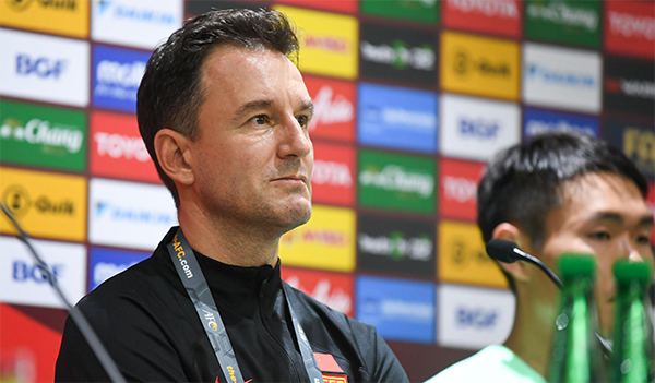 口碑暴跌！国足三人染红不敌中国香港，对手扎心：少林足球