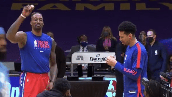 斯台普斯现场致敬！霍华德和丹尼格林领取总冠军戒指，魔兽终圆梦