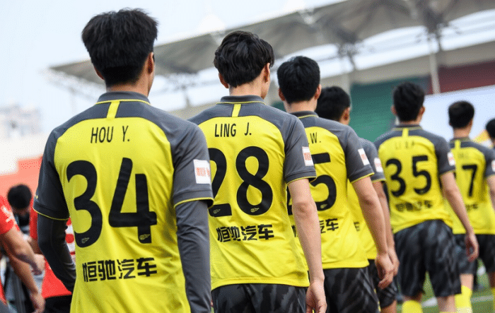 再见20大国脚！再见郑智！广州队新架构浮现，一半球员年薪14万