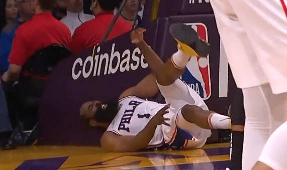 轰24+7+7！哈登10中2后单节轰16分，险酿悲剧，带伤战斗令人动容