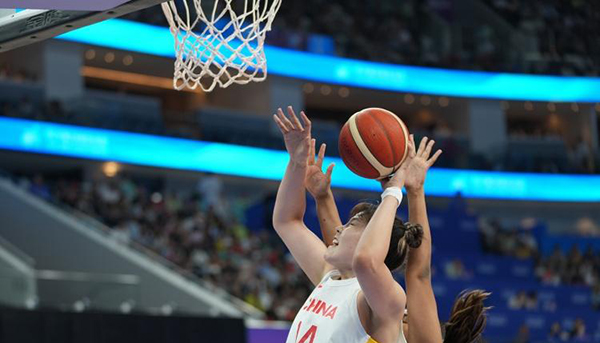 中国女篮111-53大胜印度58分&三战全胜晋级8强 李月汝25+9