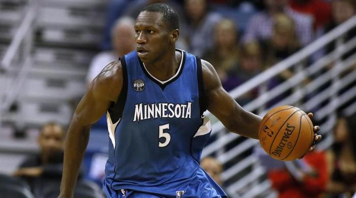 恭喜了！4队5人交易签约达成，利拉德迎来两帮手，东契奇高兴坏了