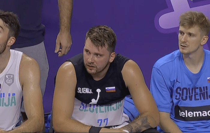 三分8投0中5失误！东契奇无缘12连胜+生涯首败，努尔基奇带队爆冷