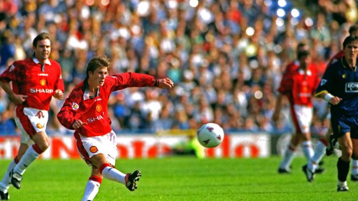 贝克汉姆的曼联经典吊射25周年！小贝做老板仍是万人迷，身材如旧