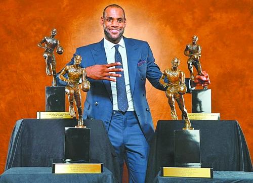 作为联盟现役第一人，詹姆斯为何八年没有拿到常规赛MVP了？