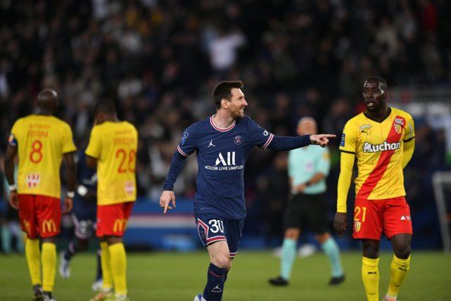 梅西世界波破门，前皇马队长比他更激动，振臂高呼狂奔庆祝