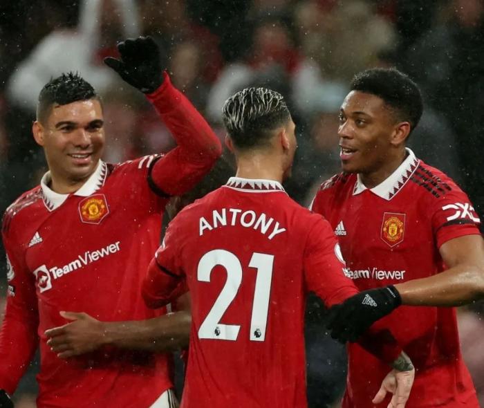 曼联官宣三人缺战巴萨，德赫亚将创纪录！滕哈格联系青木通知一事