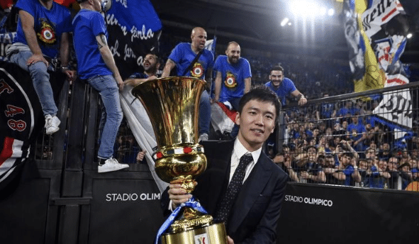 国米盛世！张康阳高举意大利杯冠军，莫拉蒂后最佳，剑指欧冠