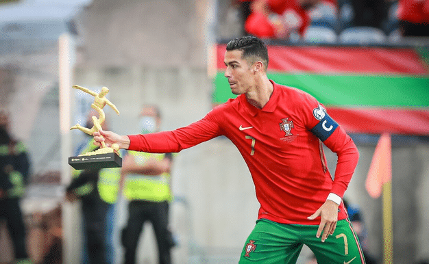 537分！C罗获评历史最佳，梅西排第二，2大球王第3和第9，大罗第5