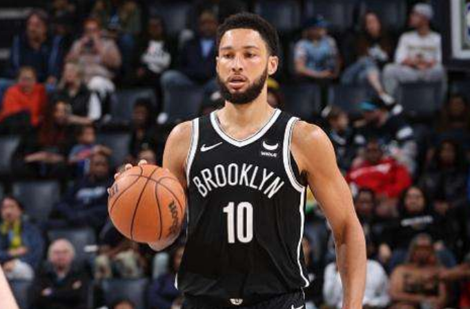 西蒙斯复出首秀尴尬，5中1仅2分且多次被帽