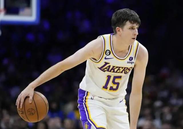 湖人还在内讧？主帅伸手击掌，5400万先生两次无视，两人曾曝不和