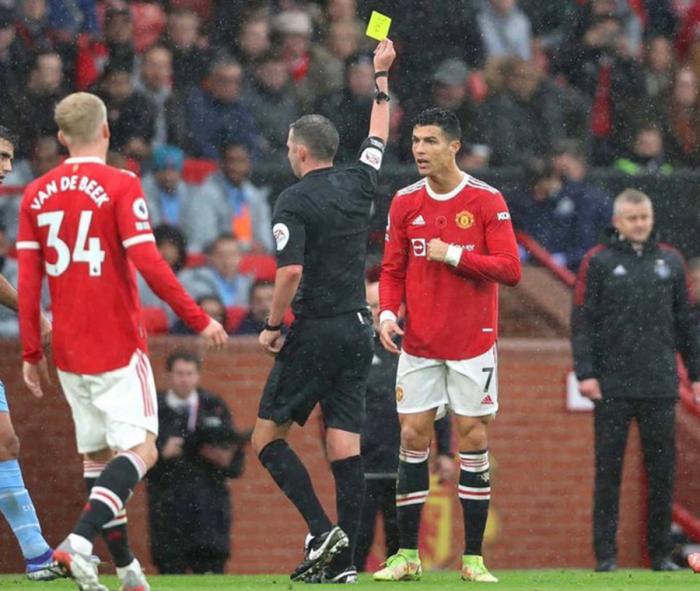 曼联5人遇停赛危机，未来3轮需避免染黄！曼联计划主场扩容至8万