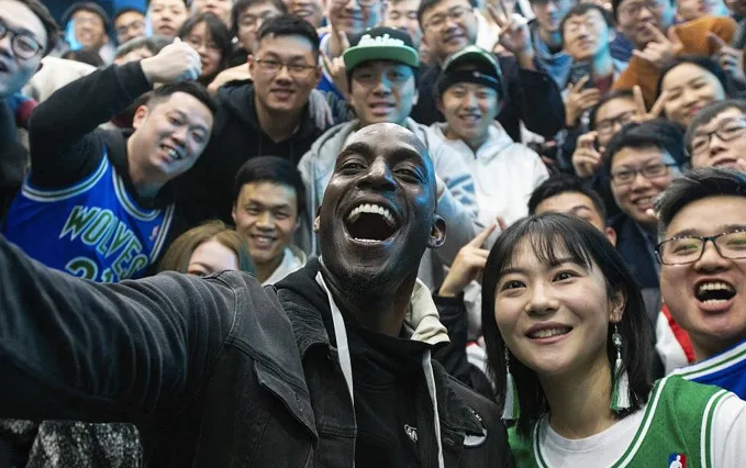 加内特开启中国新征程，男篮迎惊喜