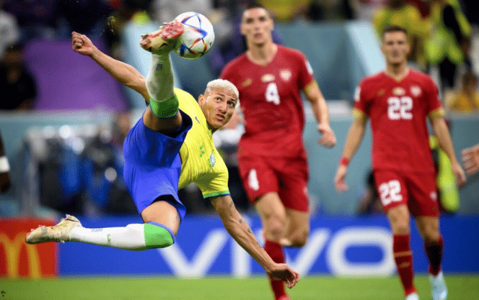 内讧升级！孔蒂喷巴西9号：踢得就像屎，本泽马委婉骂德尚：小丑