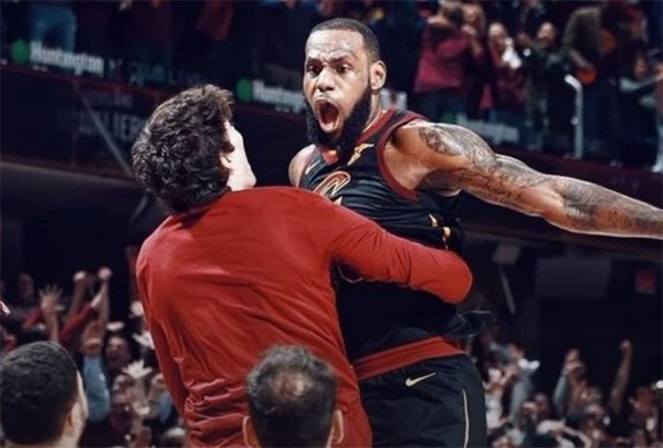 詹姆斯前队友艾灵顿拒湖人合同，签约欧洲球队一年重返欧洲