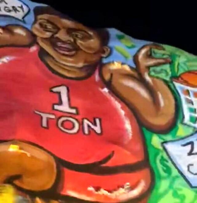 锡安彩车惊现新奥尔良街头！“1吨”成为新外号 卡通形象肥硕无比