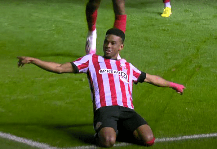 曼联4000万出租天才世界波制胜！晃过红魔队友得分，赛季12球2助