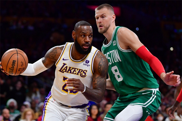 詹姆斯16+9+8里程悲：最后160秒提前放弃 险撞伤布朗引争议