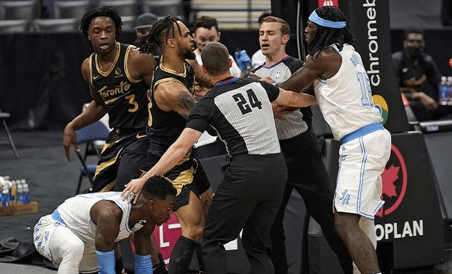 塔克被禁赛一场！沃格尔吐槽公布判罚时间点，令湖人措手不及