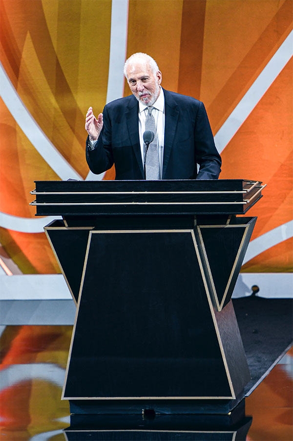 波波维奇正式入堂：呼吁NBA回归西雅图 演讲中途赶走主持人太搞笑