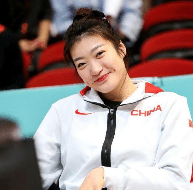 李梦无缘，正式任命，女篮美女王思雨新职务曝光，薪资超过六位数