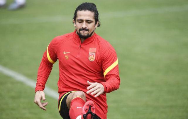 曝恒大又有两位国脚离队！前国足主力转投中甲新军，归化射手重返巴甲