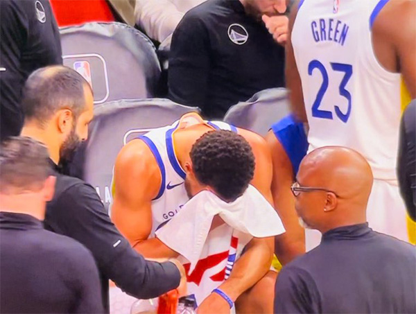 库里不满球队垃圾话曝光！脚踹+握拳怒砸椅子 爆粗直言太糟糕了